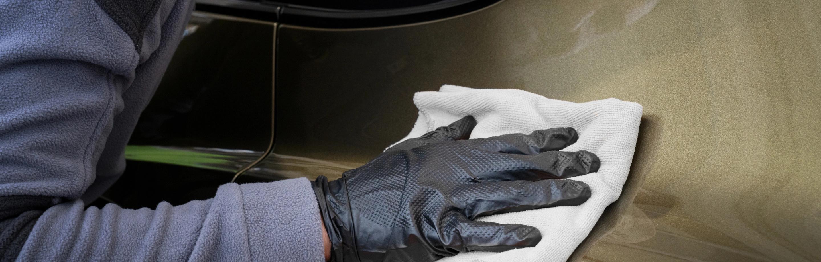 Carrozziere al lavoro