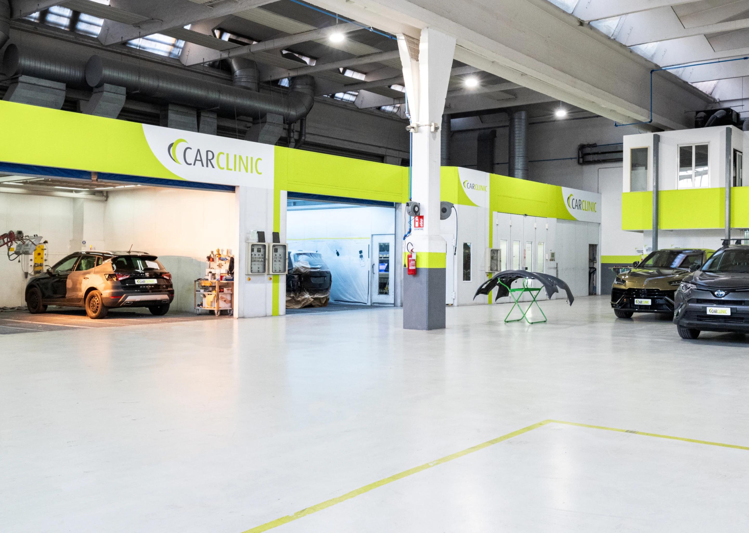 L'interno di un'officina Car Clinic